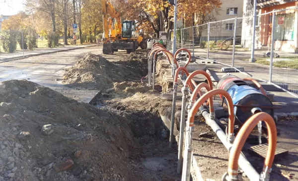 Tiek būvēts maģistrālais kanalizācijas vads Dobeles ielā, Jelgavā